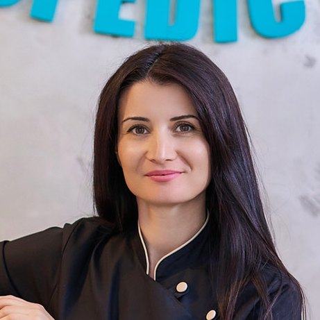 Oana Enache, coordonează recepția centrului din Galați